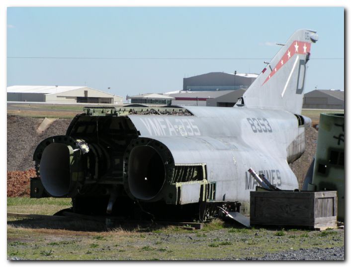 McDonnell F-4J Phantom / 8353